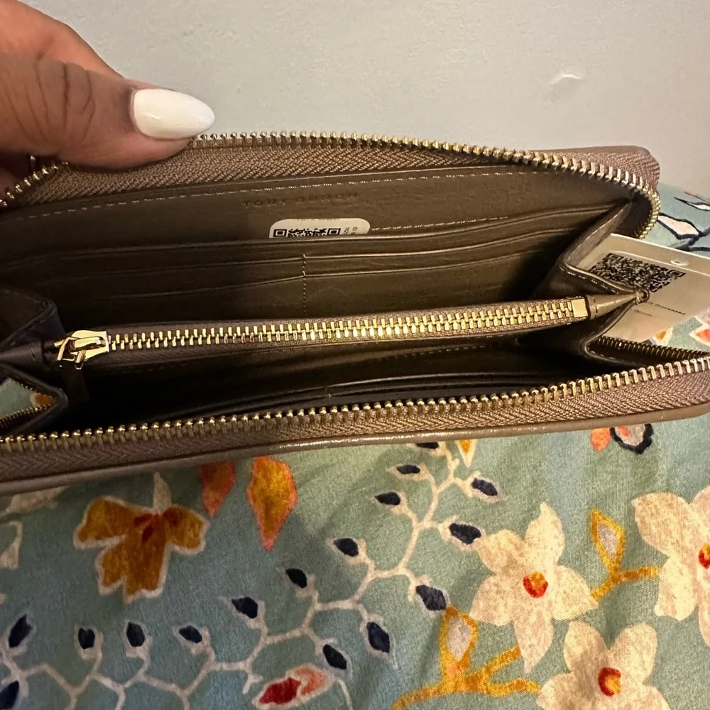 Elegant Brown Women's Wallet - Picture 1 of 3